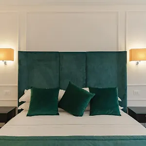 https://relais-del-portico.it-romehotels.com